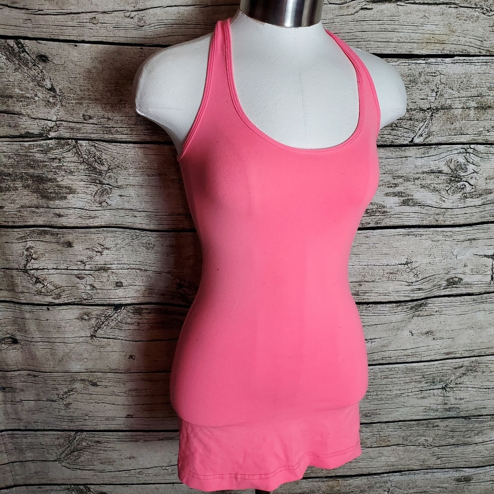 Lululemon Pink Top Tank Missing Size But Looks Size Small Pit to pit approx: 1